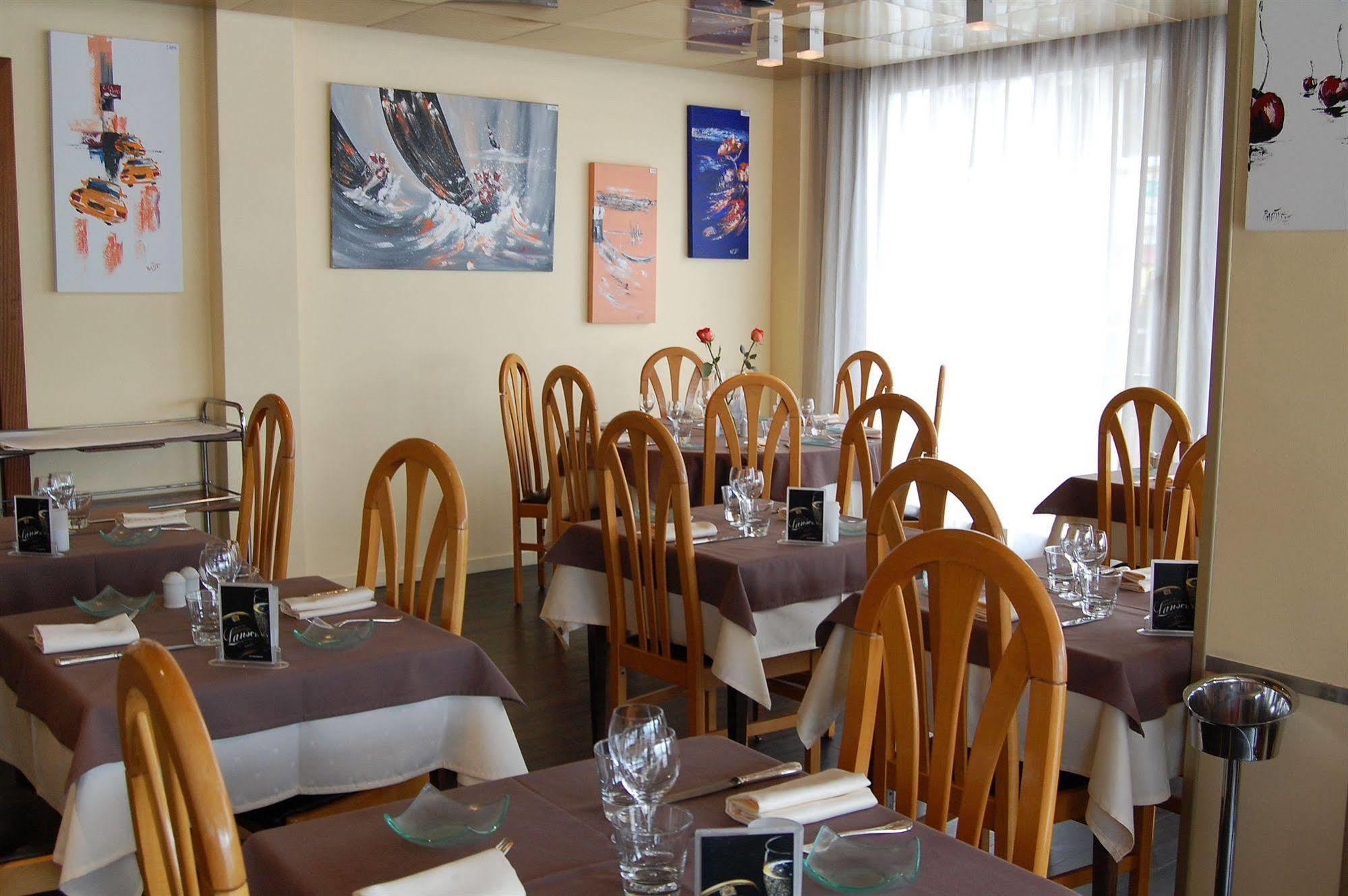 Logis Hotel & Restaurant - Le Normandie Caudebec-en-Caux Exterior foto