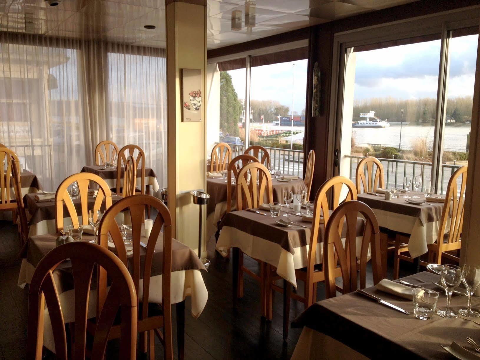 Logis Hotel & Restaurant - Le Normandie Caudebec-en-Caux Exterior foto
